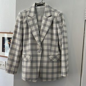 Tabard Size 8 pant suit never worn